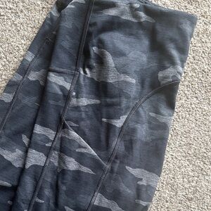 Never worn!  Athleta ultimate side stash 7/8 Charcoal Camo Leggings